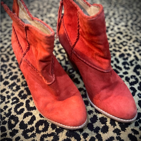 Ella Moss Tomato Red Soft Suede Tasseled Ankle Bootie with Block Heel Size 8 - Picture 2 of 2